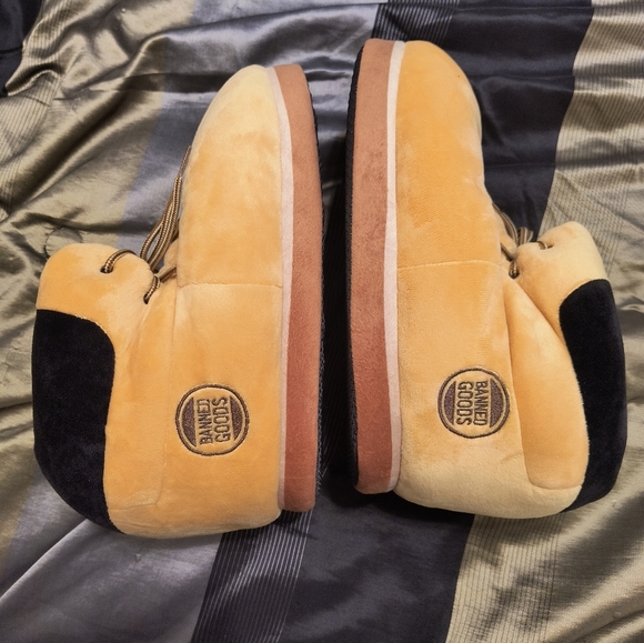 Oversized Wheat Sneaker Slippers - Picture 4 of 8